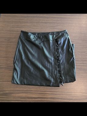 ⛓️NWT Black Faux Leather Lace-Up Side Slit Midi Skirt 🖤